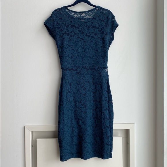 Blue lace dress - Picture 2 of 2